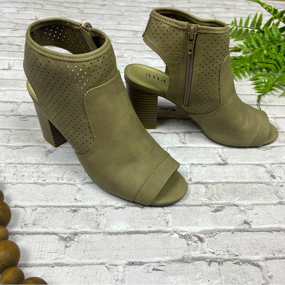 ANA Women’s Open Toe Block Style Heels Taupe Gray Size 6.5 Neutral Normcore Y2K